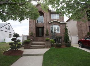 82 Lander Ave, Staten Island, NY 10314