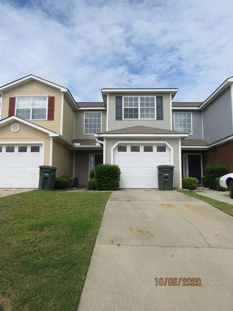 207 Winthrope Ln — Photo 1