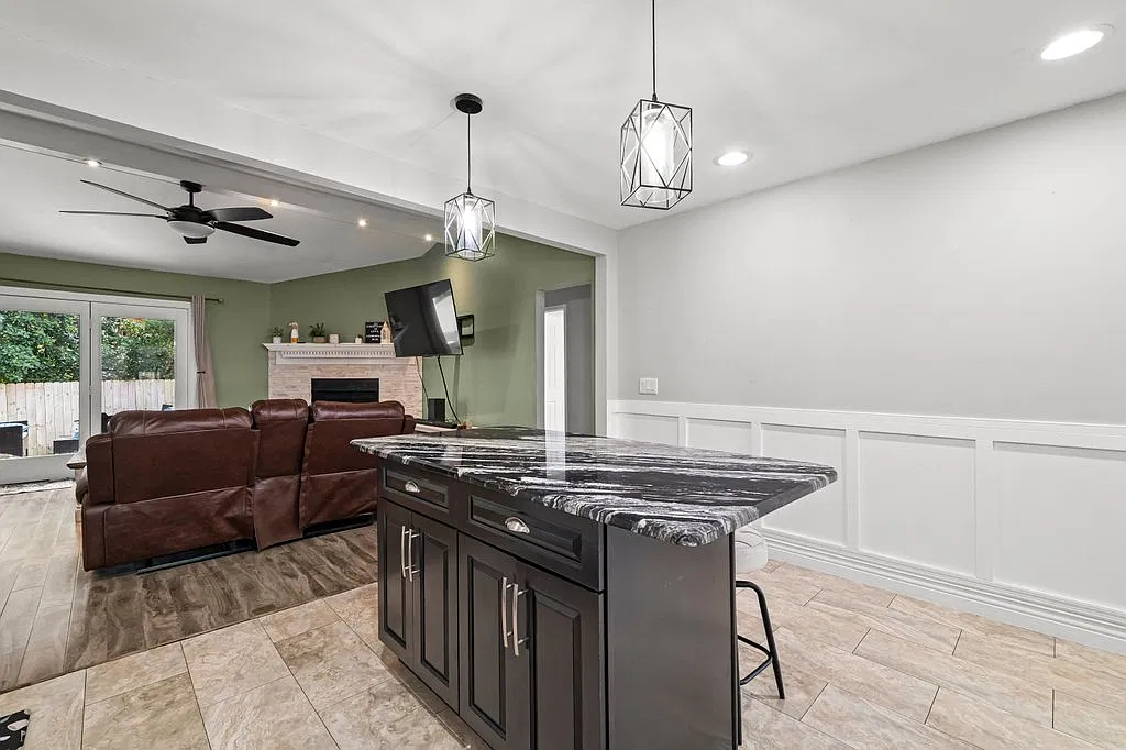 3 bed, 1402 sqft, $3,000 — Photo 4