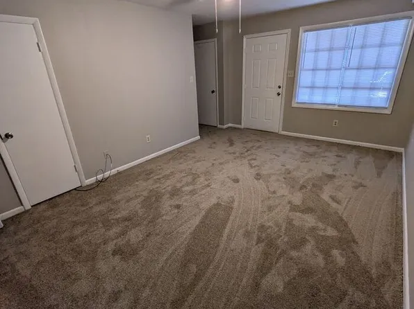 225 2nd St SE APT 02, Hickory, NC 28602