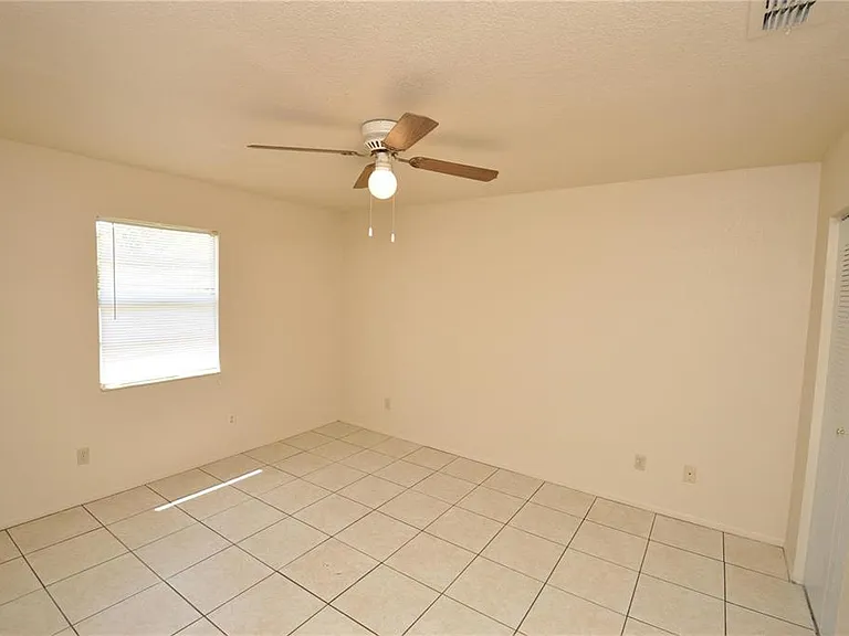 1743 Avenue C NE — Photo 12