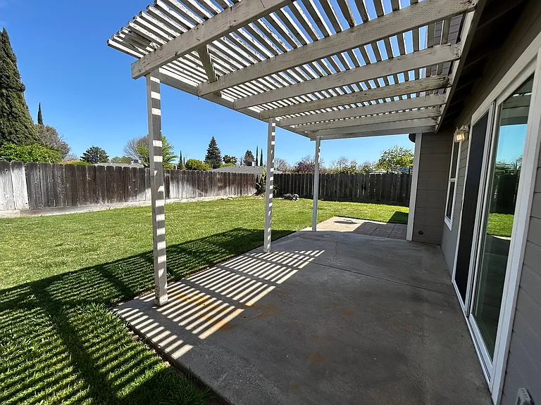 3086 Beverly Ct — Photo 22