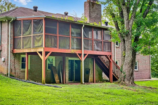 121 Caldwell Dr — Photo 4