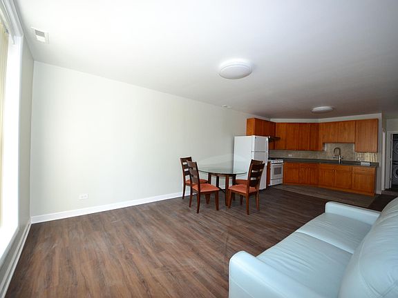 5th image of 2940 S Wentworth Ave #3F