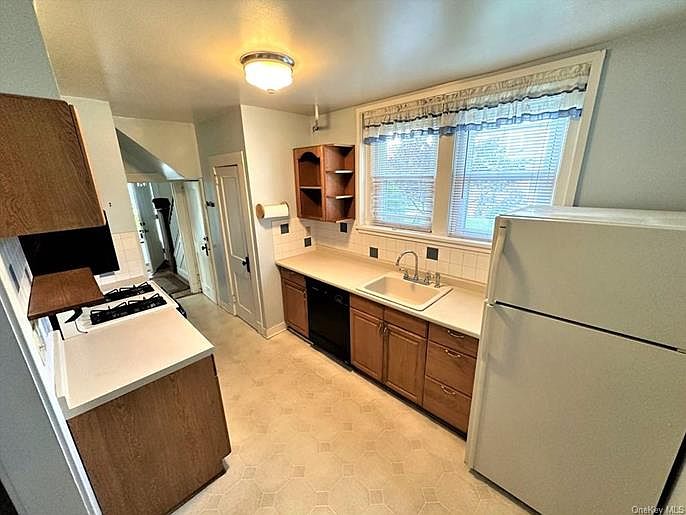 2nd image of 496 1st St