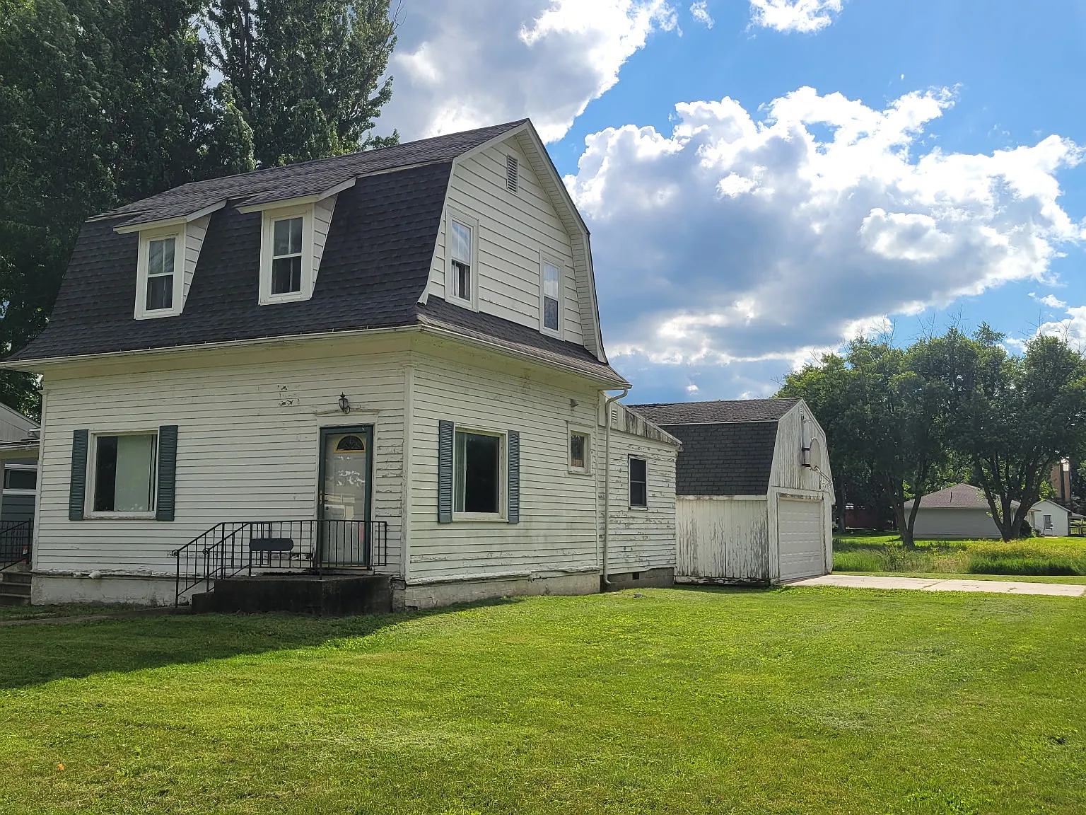 3 bed, 1.5 bath, 1496 sqft, $1,200 — Photo 2