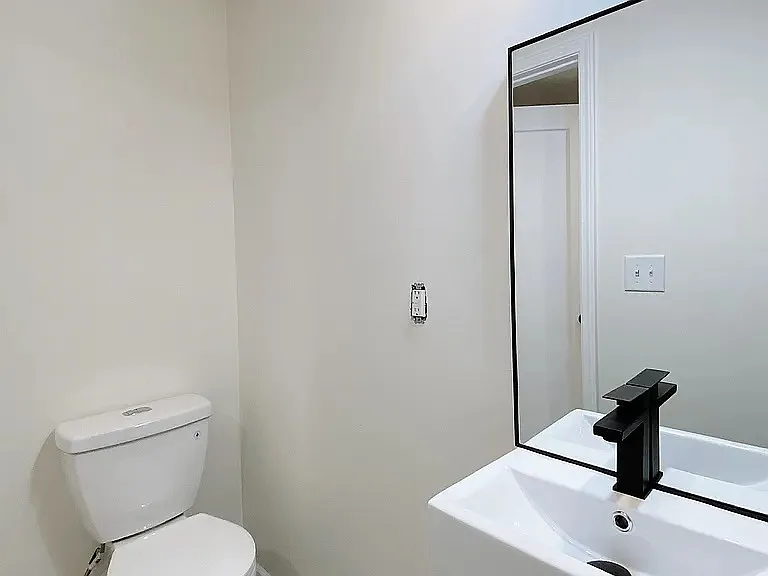 3046 Buchanan St NE — Photo 11