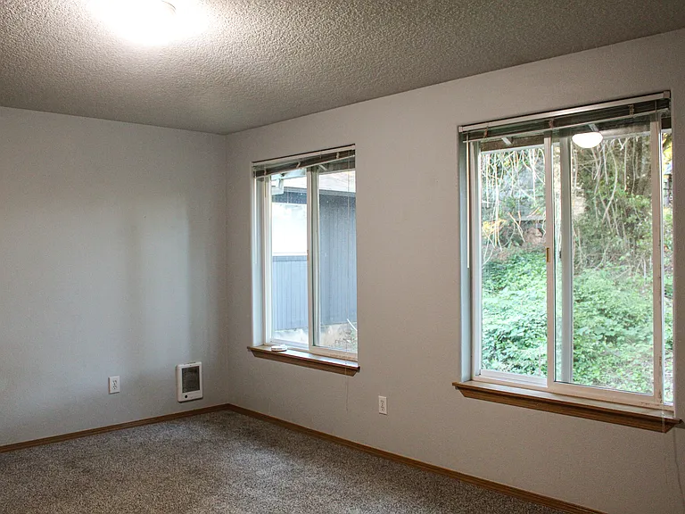 38368 Hood St — Photo 10