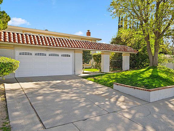 4th image of 7294A Darnoch Way