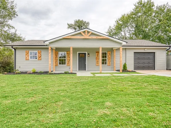 513 S Cherry St, Seneca, SC 29678