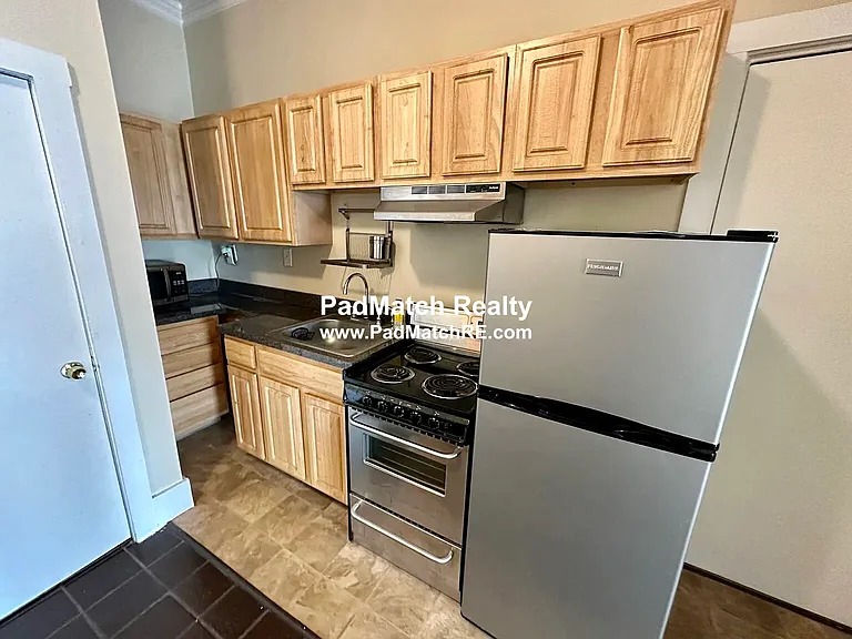 381 Dorchester St #1A — Photo 8