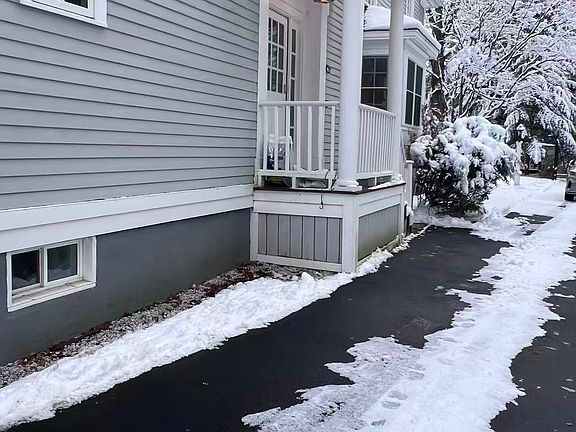 3rd image of 1002 Grove St #1