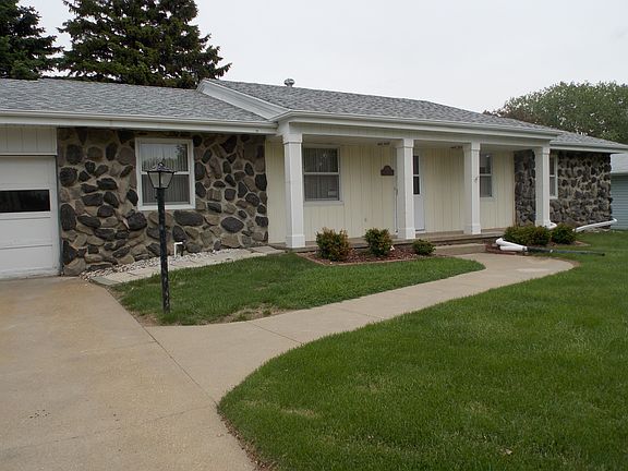 2nd image of 1405 Hiawatha Trl