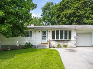 16 Flamingo Dr, Poughkeepsie, NY 12601