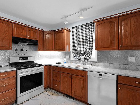 3rd image of 1380 Bosworth Pl