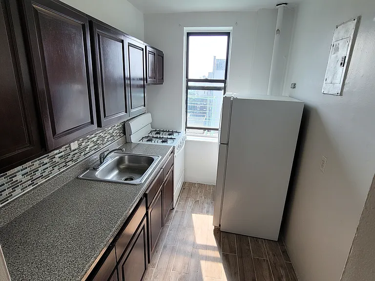 1066 Ward Ave #1E — Photo 3