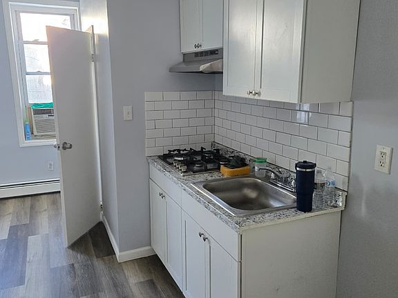 2nd image of 538 27th St APT A3