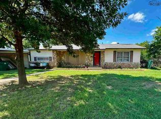 1010 W Custer St, Seymour, TX 76380