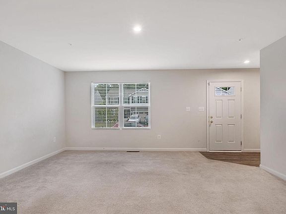 3rd image of 32 Tilia Dr