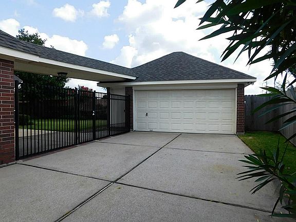 3rd image of 5515 Moss Meadow Ct