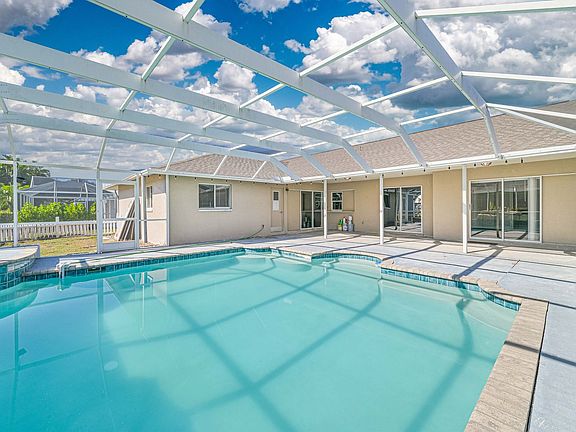 3rd image of 7440 Bear Hollow Cir