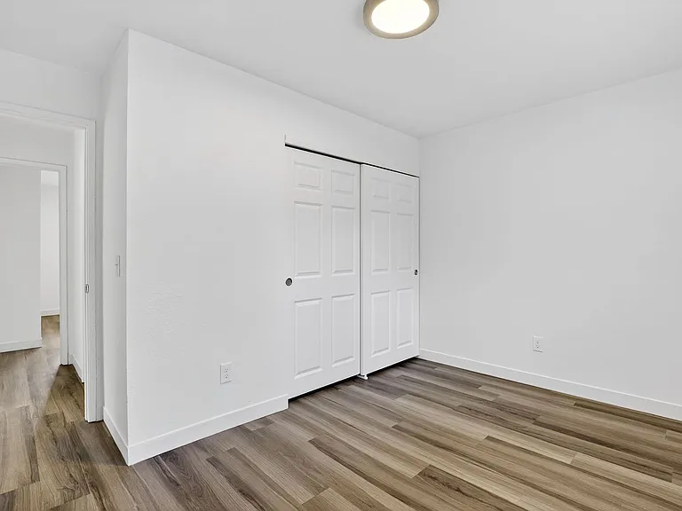 8819 N Edison St — Photo 33