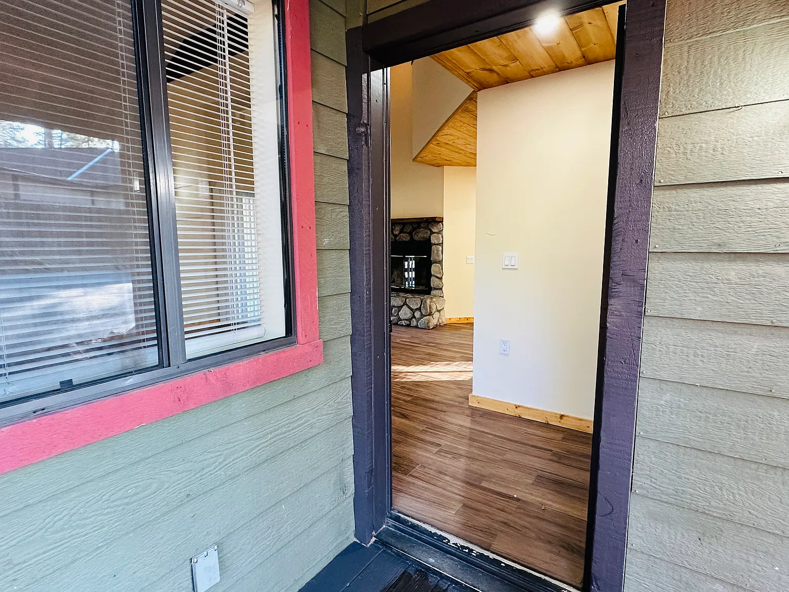 3 bed, 1309 sqft, $2,500 — Photo 2
