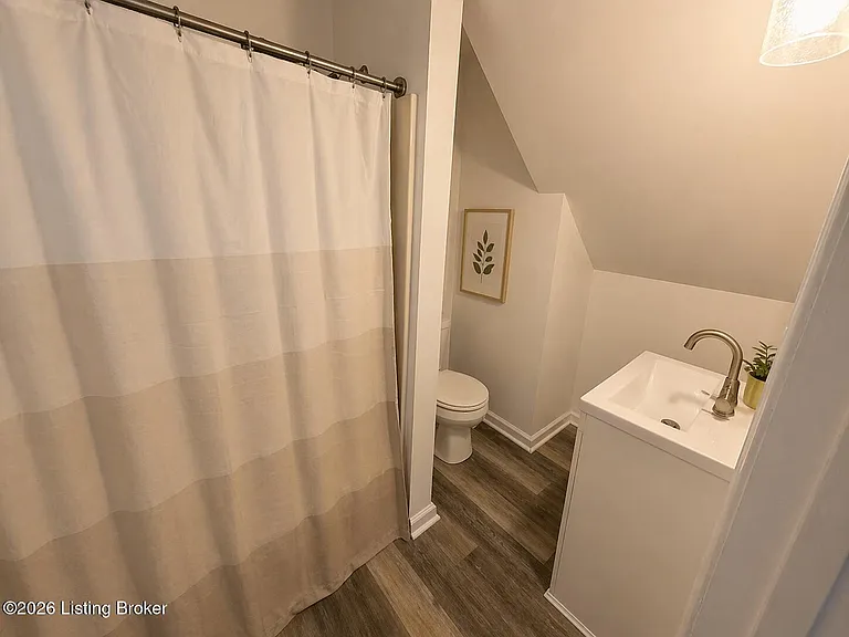 228 E Burnett Ave — Photo 8
