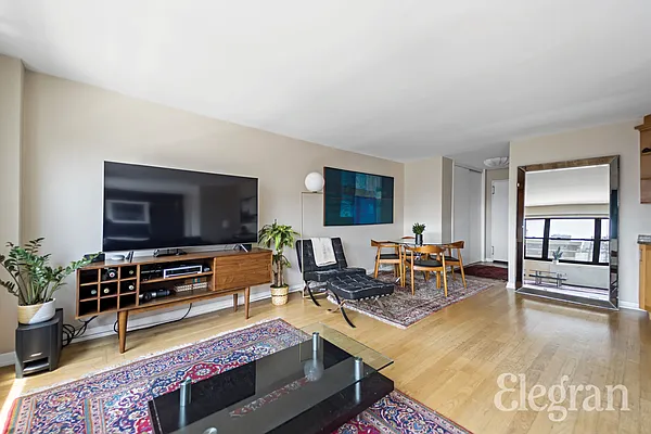 Sold by (Legacy) Elegran | media 4