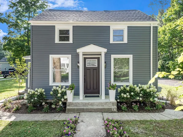 210 Legrande St, Holly, MI 48442