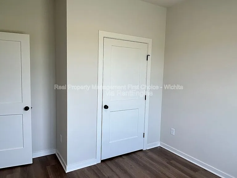 138 N Gowen St — Photo 17