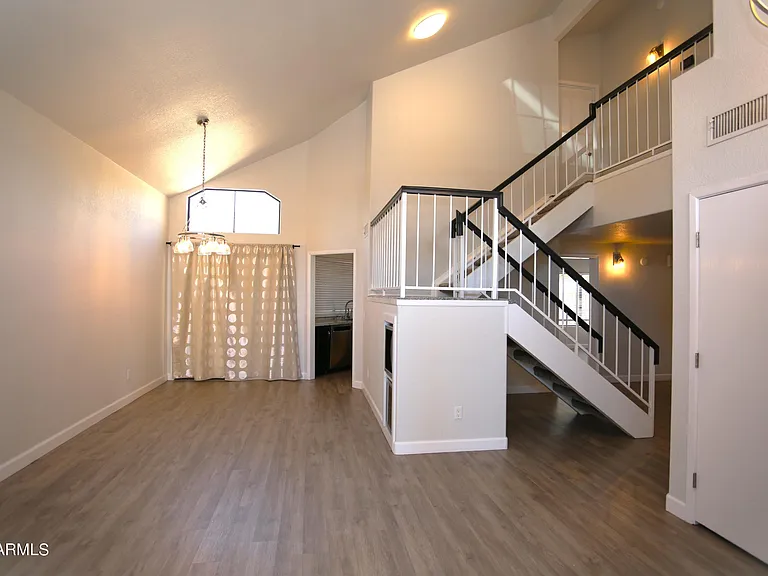 924 E Manor Dr — Photo 13