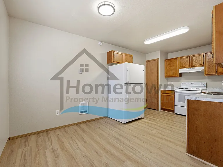 703 N Compton St — Photo 39