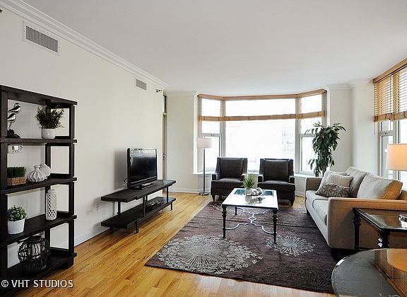 4th image of 25 E Superior St APT 803