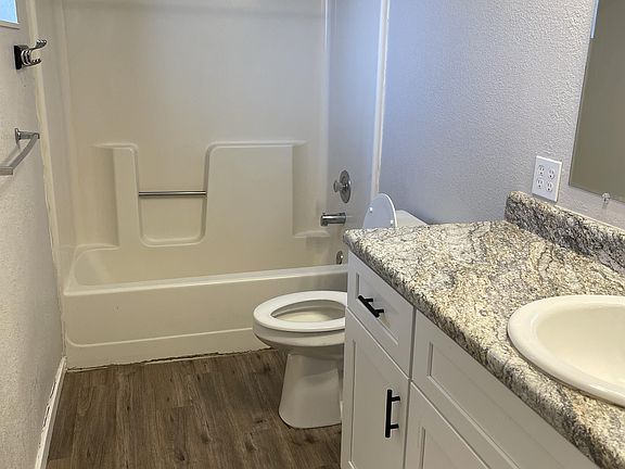 2nd image of 537 W Juniper St