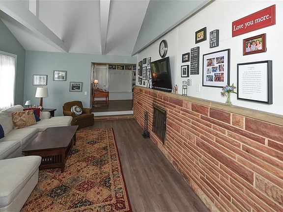 2nd image of 15 Daisy Ln