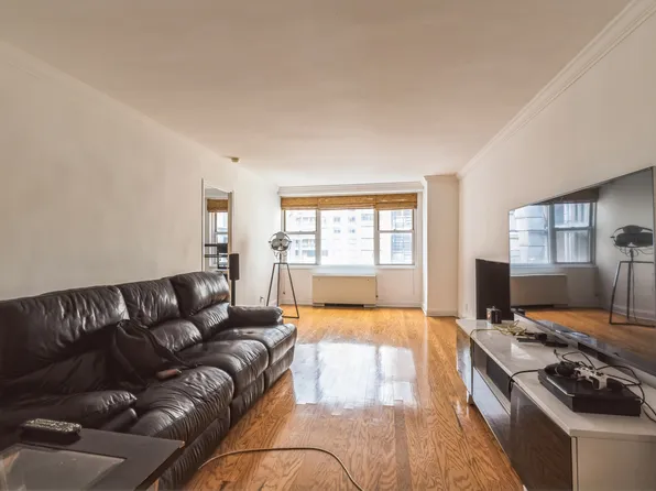 520 East 72nd Street image 2 of 12