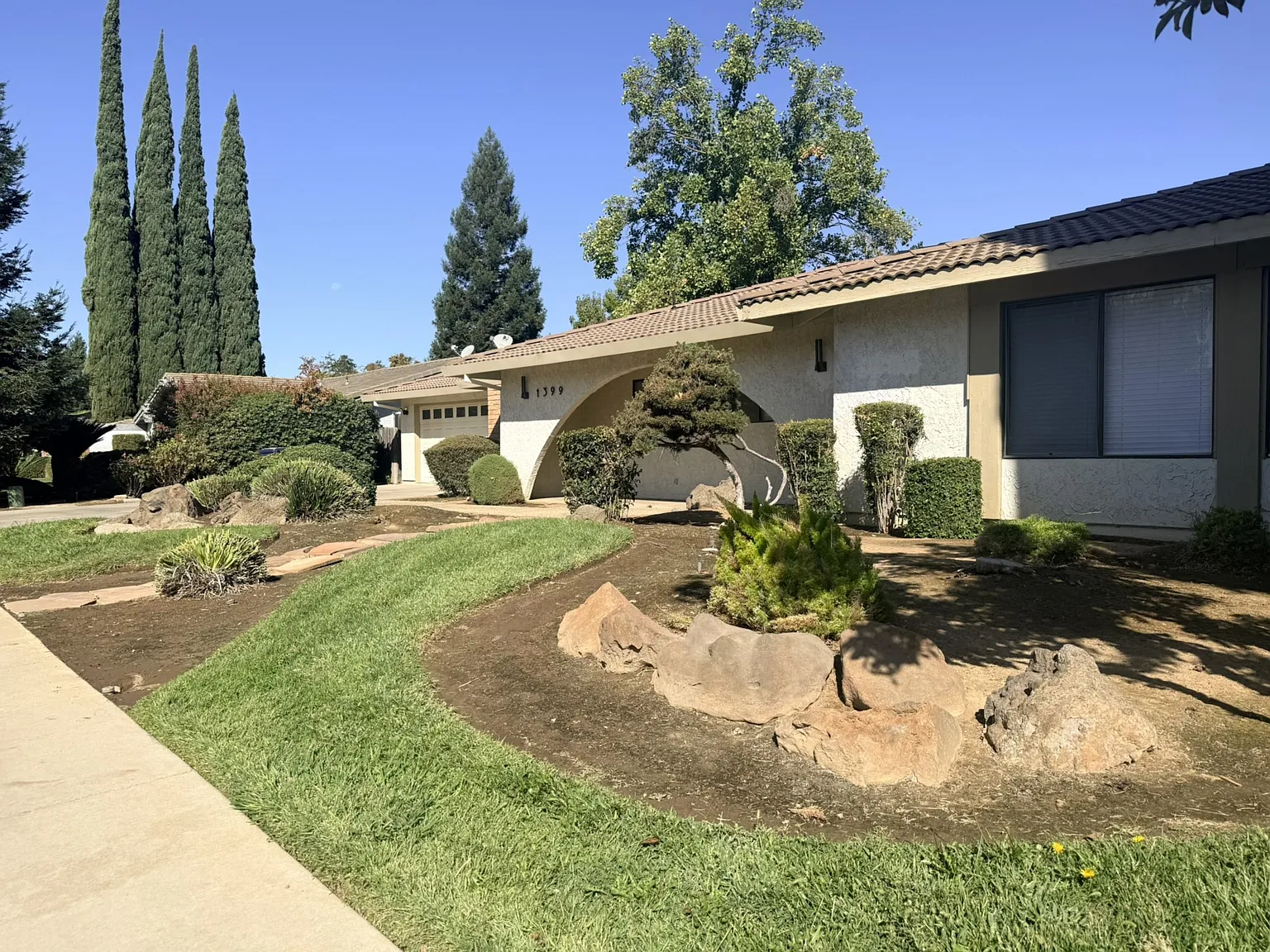 3 bed, 2001 sqft, $2,100 — Photo 1