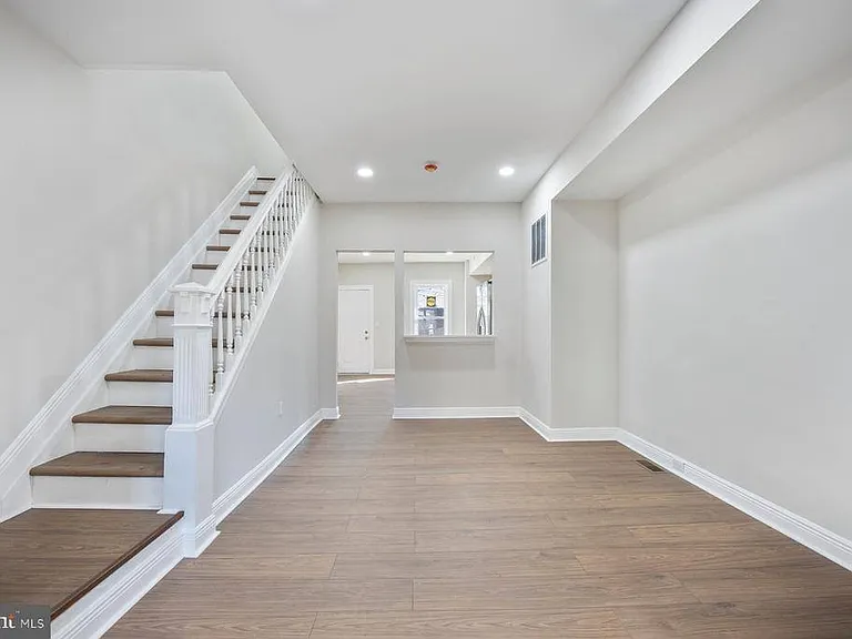 117 Collins Ave S — Photo 5