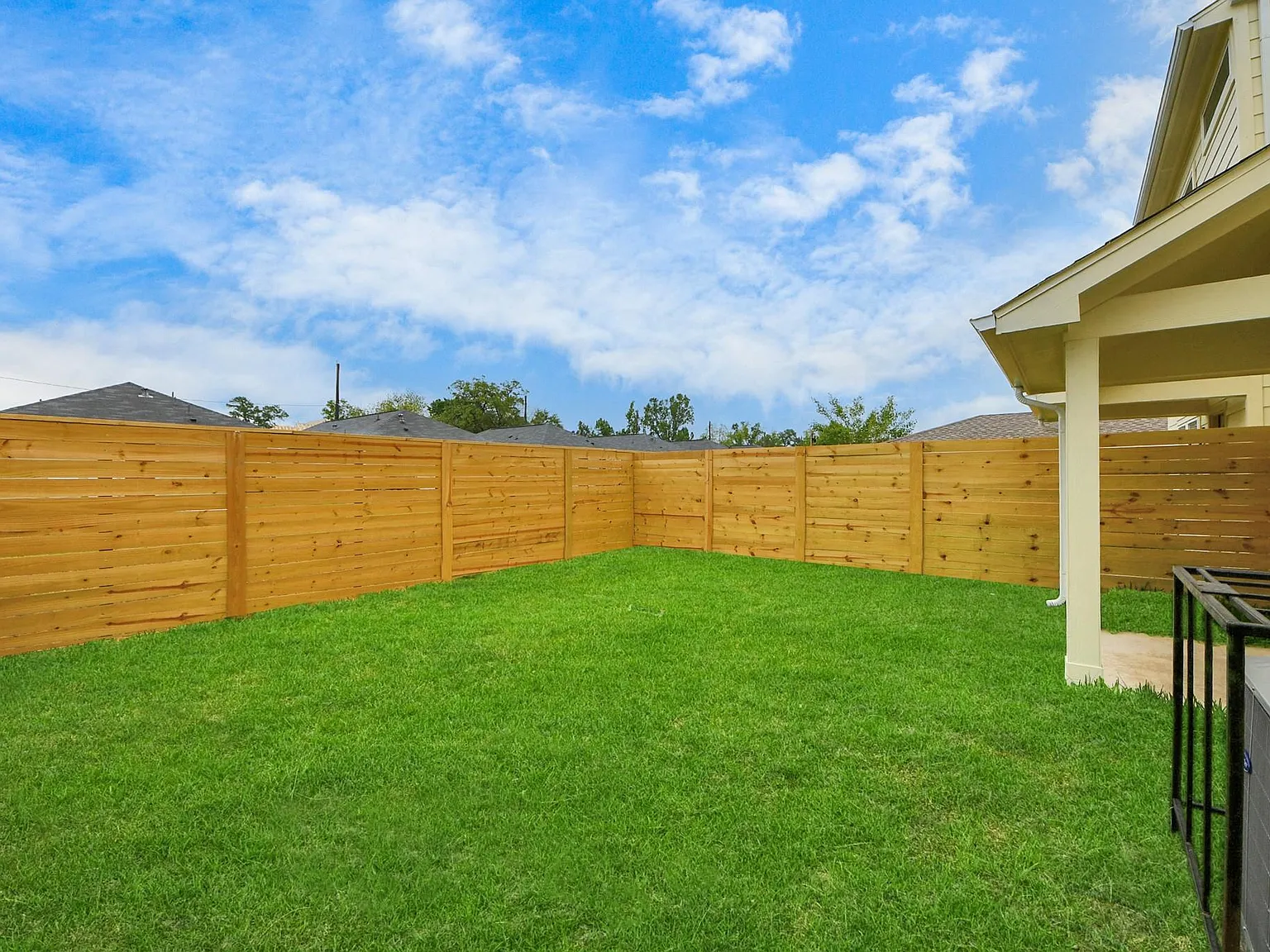 3 bed, 2.5 bath, 1656 sqft, $1,990 — Photo 4