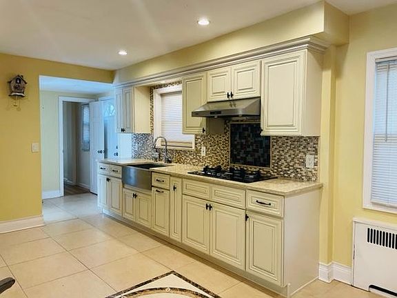 4th image of 346 Nassau Blvd