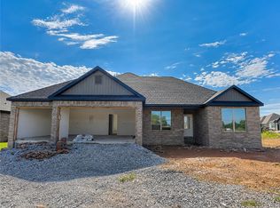 4749 Cowboy St, Springdale, AR 72762