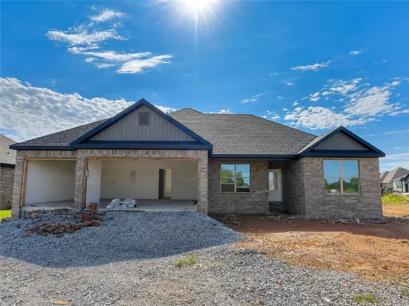 4749 Cowboy St, Springdale, AR 72762