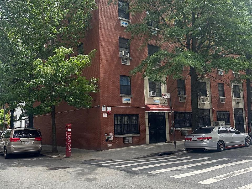 1st image of 1988 Marmion Avenue