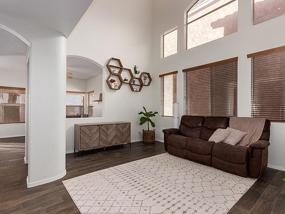 4th image of 1319 W Wahalla Ln