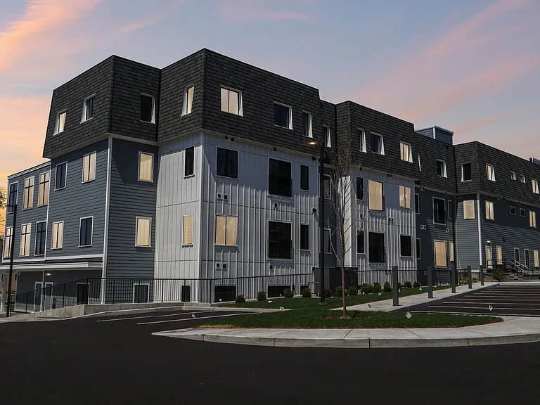 1060 Main Street — Photo 81