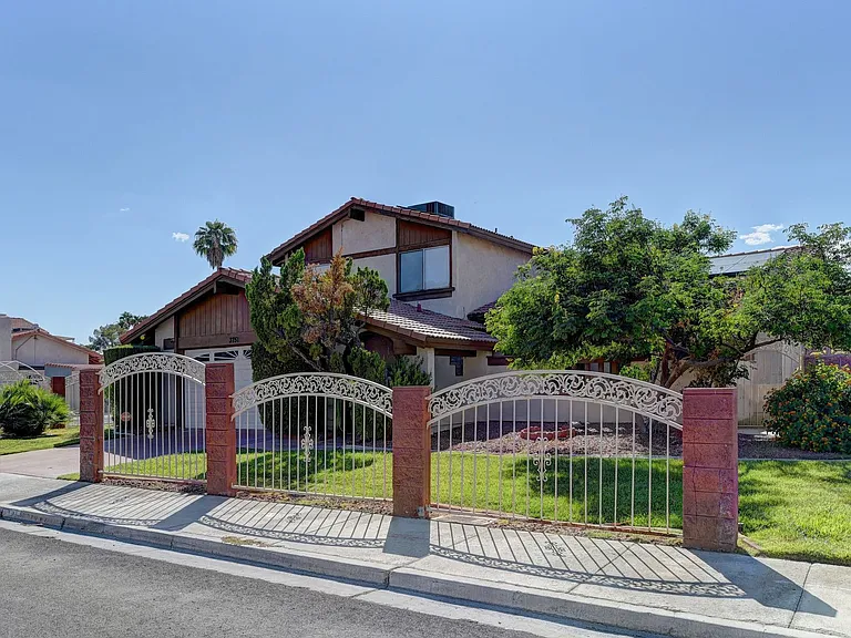 3751 El Camino Rd — Photo 3