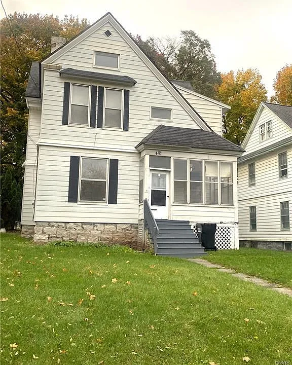 412 Douglas St