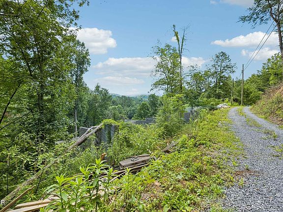 5th image of 1738 Bassett Way Lot 10AG