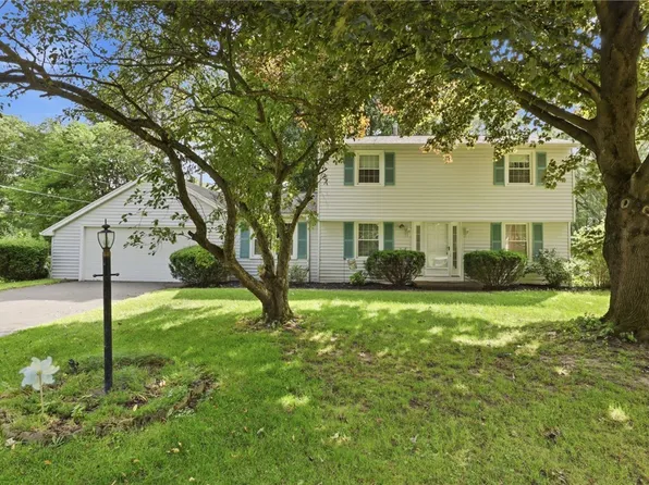 107 Wheatstone Cir, Fairport, NY 14450